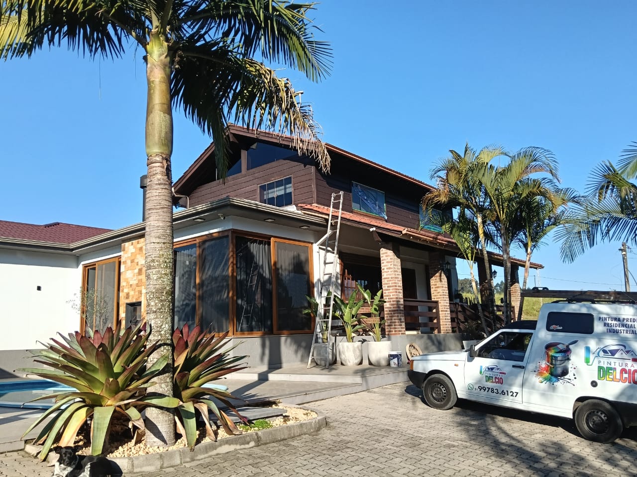 Pintura externa em casa residencial